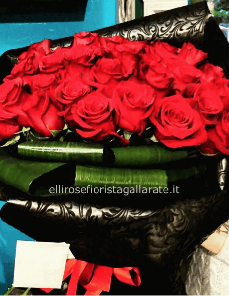 Mazzo grande di 25 rose rosse red naomi lunghe 80 cm.