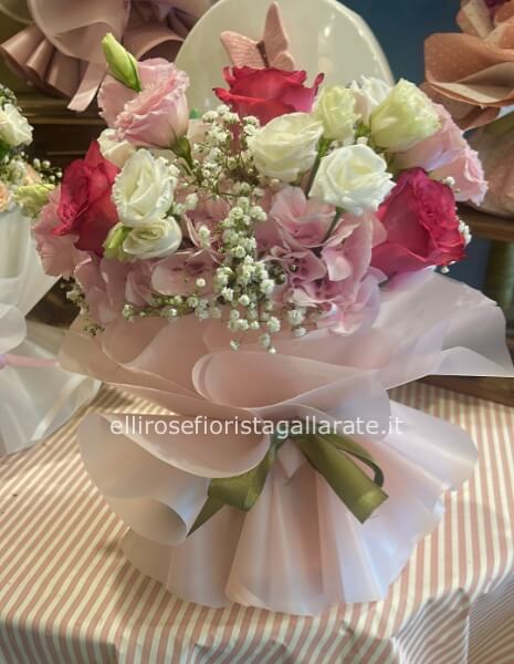 bouquet in spugna confezionato con carte luxury